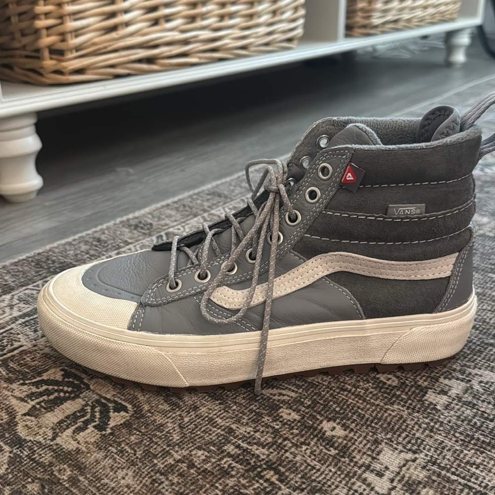 Vans SK8 HI MTE 2.0 DX—Size Women 8.5 Men 7.0